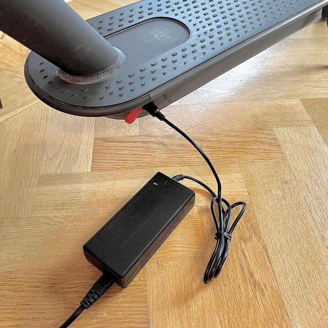 Standardladdare 42V 2A för Elsparkcykel – Xiaomi, Ninebot & HX